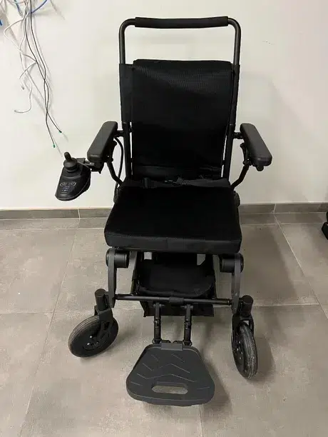 Chaise roulante électrique pliable